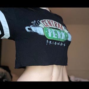 ｃｅｎｔｒａｌ　ｐｅｒｋ　ｆ．ｒ．ｉ．ｅ．ｎ．ｄ．ｓ　　ｓｈｉｒｔ